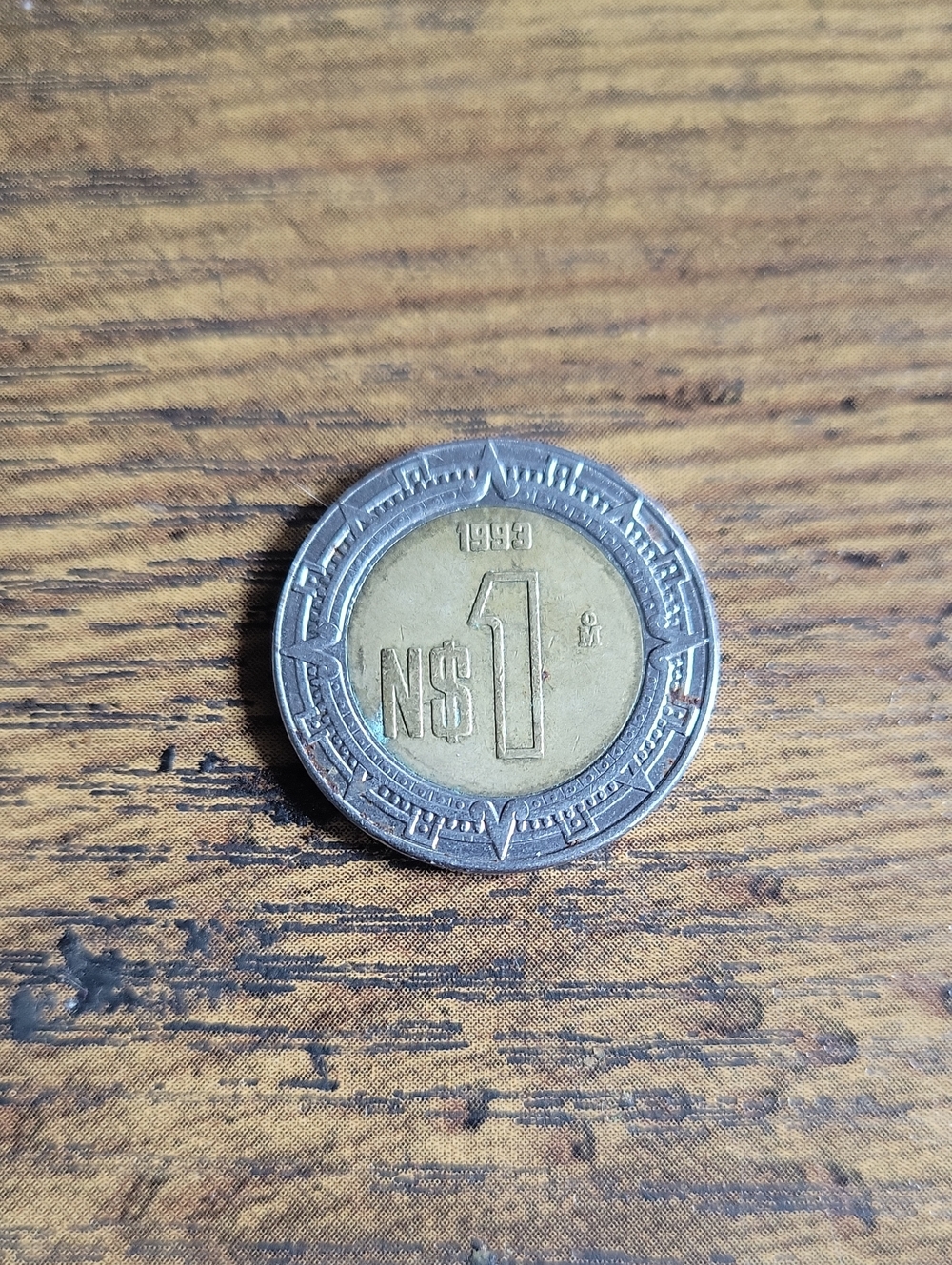 1993 Mexican 1 Nuevo Peso Coin- Gold & Silver Tones